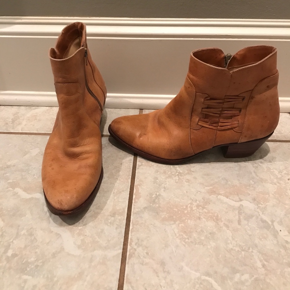 Vintage Camel ankle boots